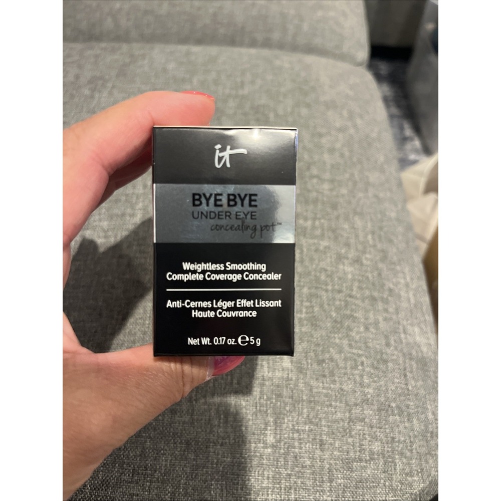 It Co. Bye Bye Under Eye Concealing Pot Weightless Smoothing Concealer .17 Light